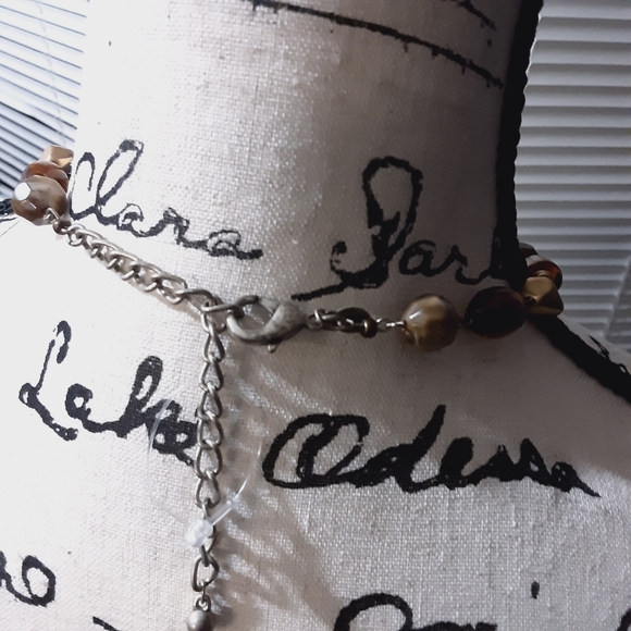 NEW LARGE METAL FLOWER PENDANT W/LARGE BEADED NECKLACE CHAIN RUST ORANGE PERFECT - Picture 2 of 3